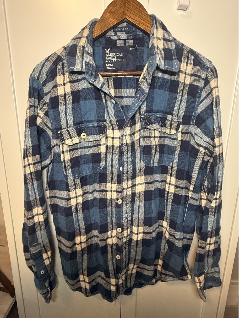 American Eagle Outfitters Men's Athletic Fit Blue Plaid Shirt Medium